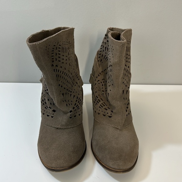 Naughty Monkey Love Story Harness Booties Size 9.5 - Picture 5 of 15